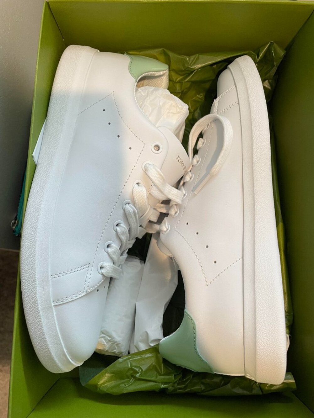 Tory Burch Howell Leather Sneaker - New in Box - Size 8.5 - Picture 2 of 4
